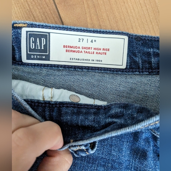 The Gap Women's 9" High Rise Bermuda Shorts Navy Blue Size US 27 - Picture 3 of 4